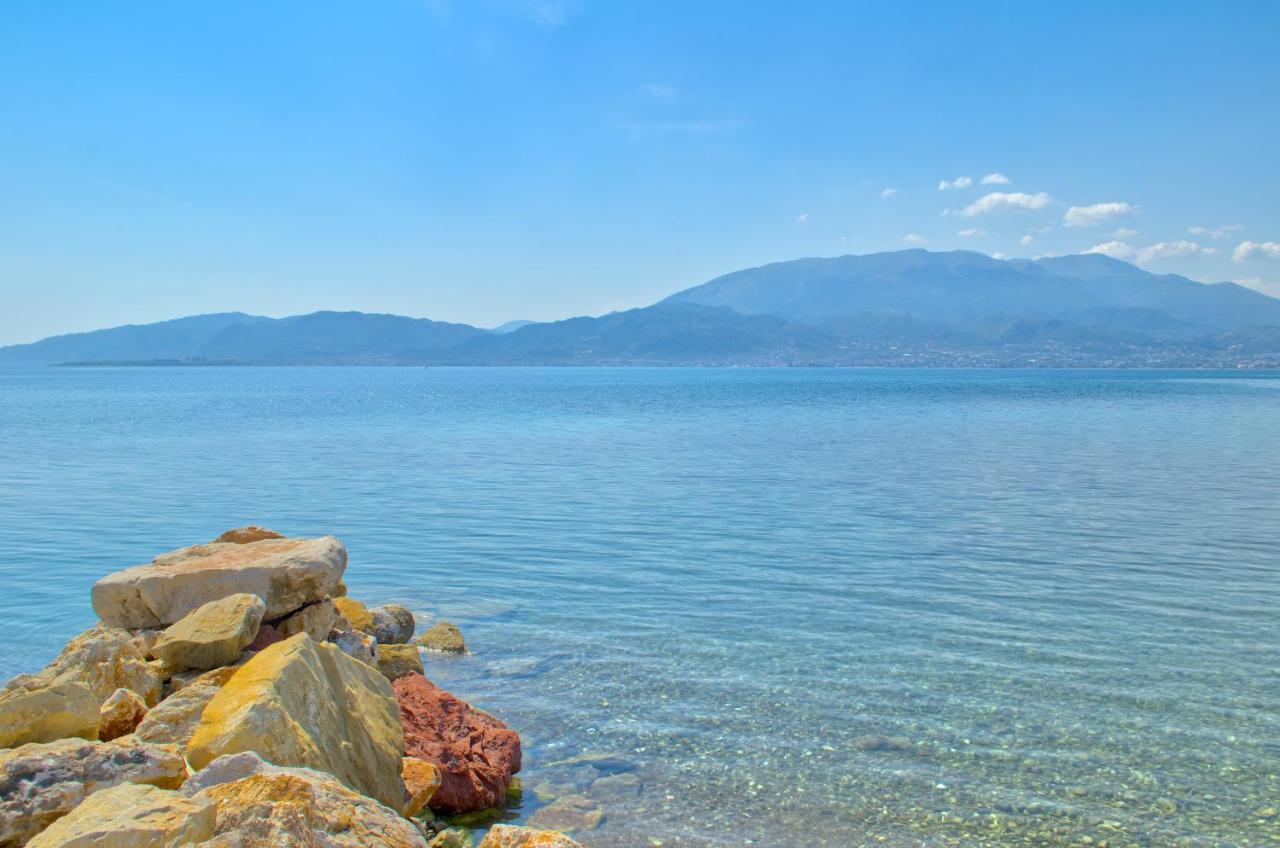 Epipleon Luxury Suites -102- Δωμάτιο 45Τμ Με Βεράντα 35Τμ Μπροστά Στη Θάλασσα Nafpaktos Eksteriør billede